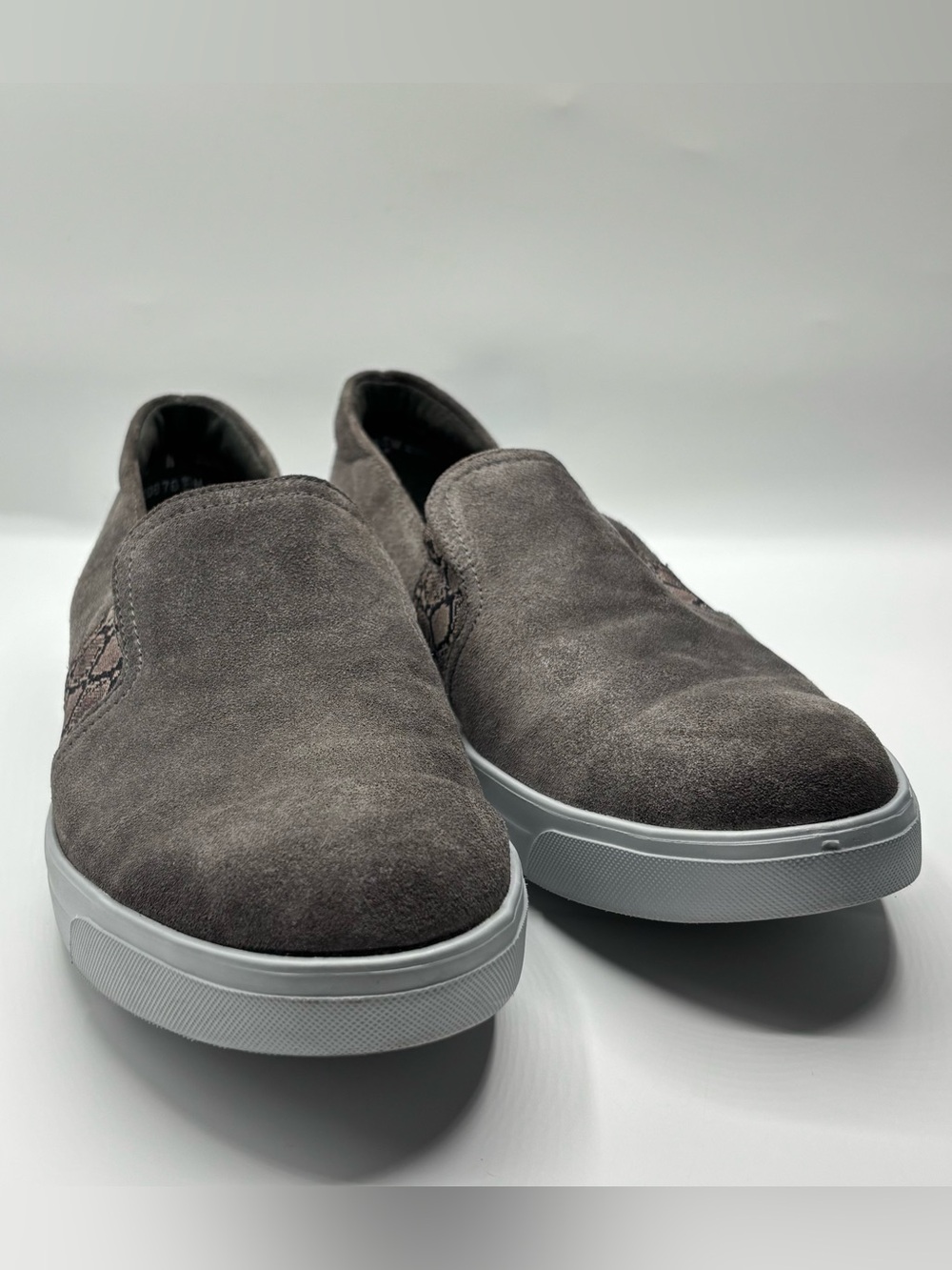 Munro grey suede slip on casual shoes 10N - Picture 2 of 10